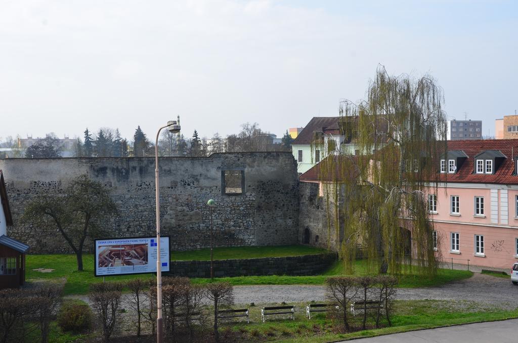 Guesthouse Zlaty Hrozen Česká Lípa Esterno foto