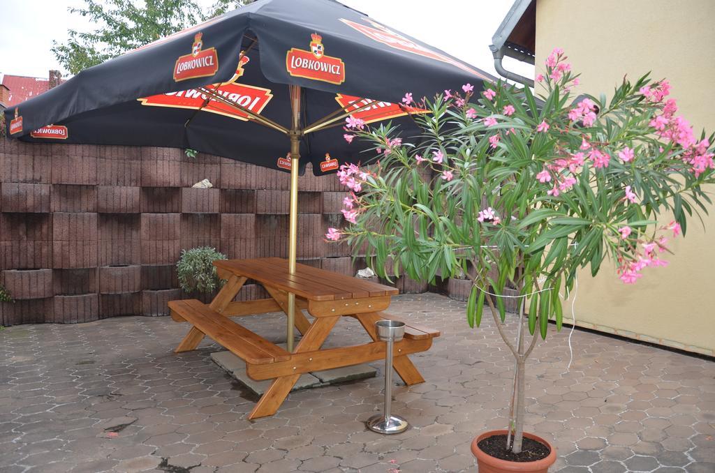 Guesthouse Zlaty Hrozen Česká Lípa Esterno foto
