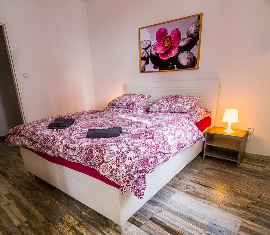 Guesthouse Zlaty Hrozen Česká Lípa Esterno foto