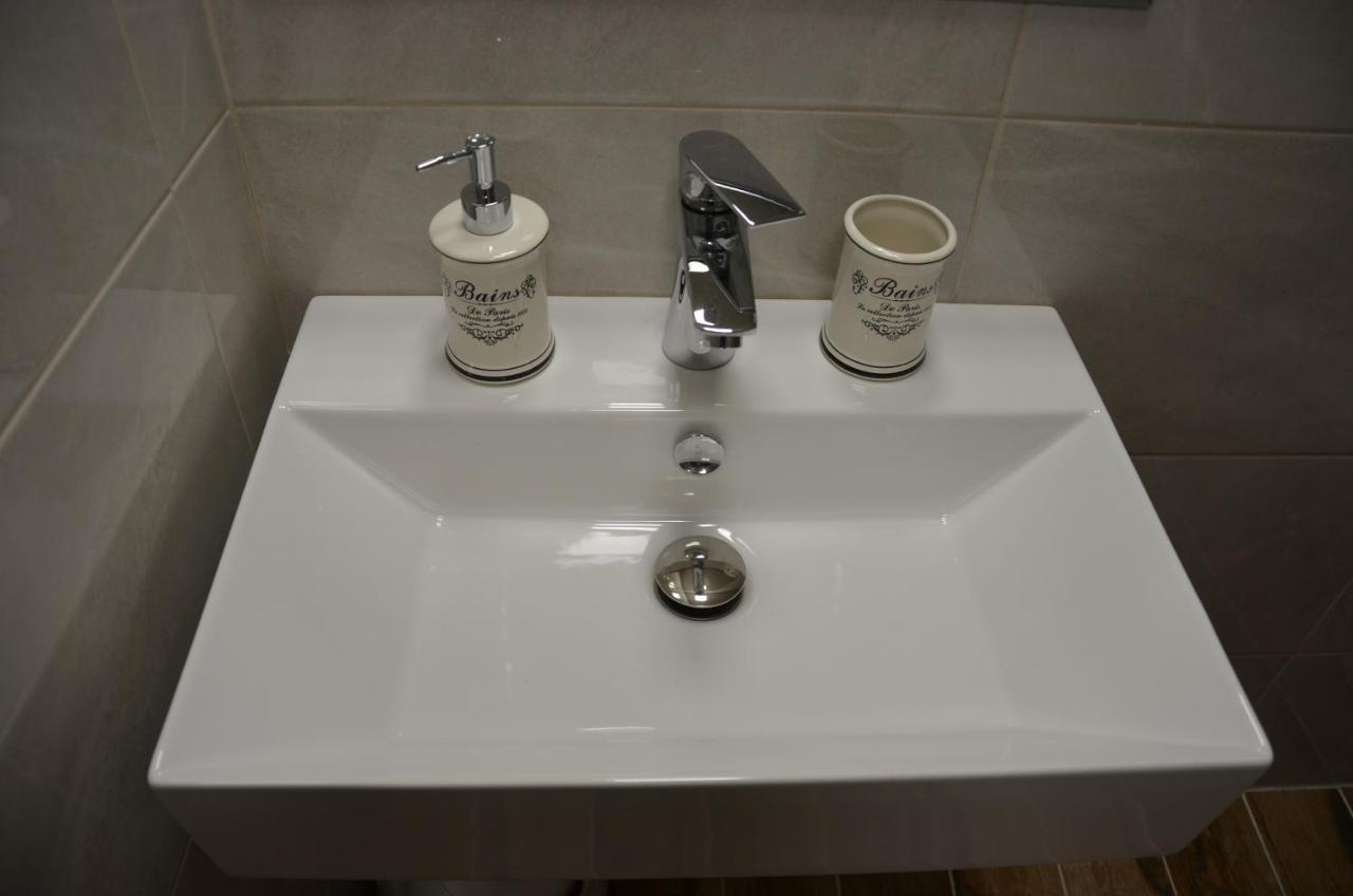 Guesthouse Zlaty Hrozen Česká Lípa Esterno foto