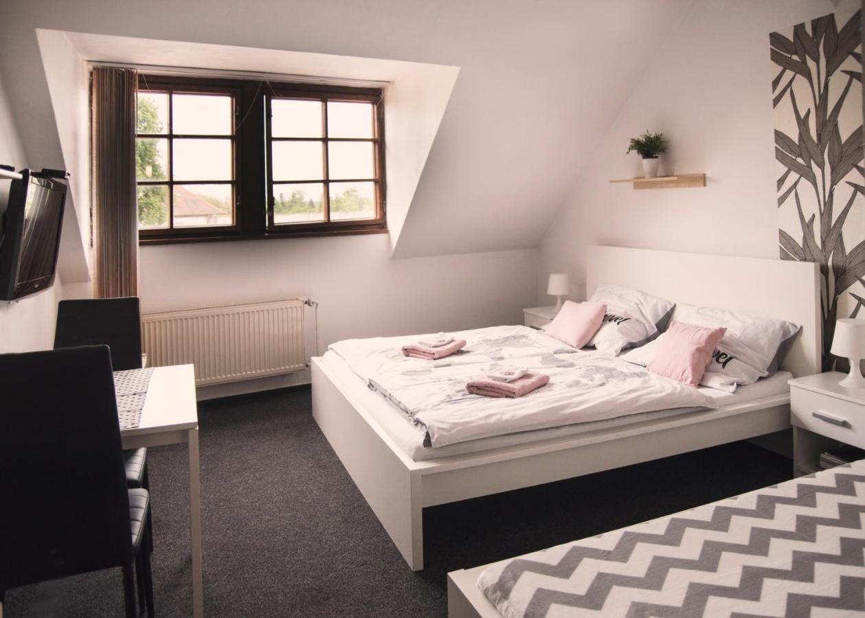 Guesthouse Zlaty Hrozen Česká Lípa Esterno foto